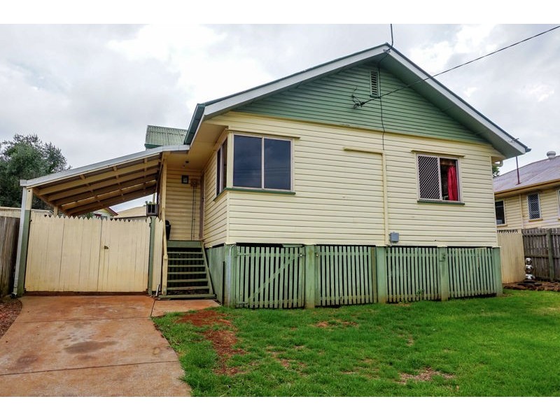 8 Mooney Street, Toowoomba QLD 4350