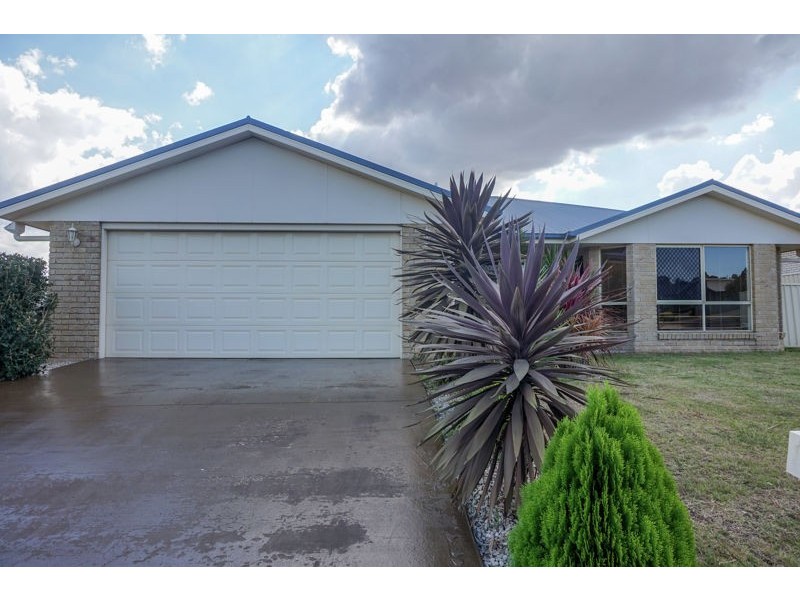 15 Moorina Drive, Harristown QLD 4350