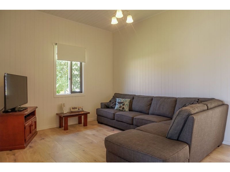 326 West Street, Kearneys Spring QLD 4350