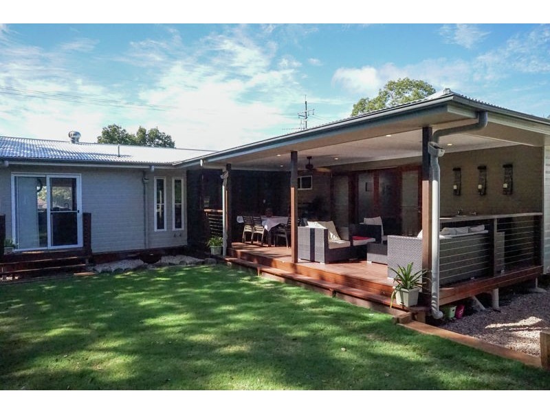 9 Newmarket Street, Newtown QLD 4350