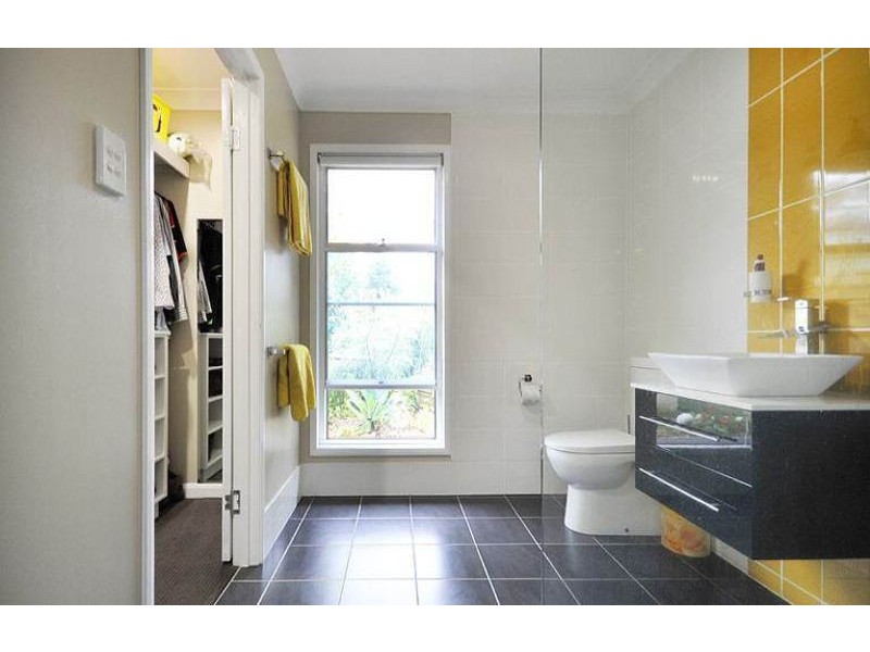 9 Newmarket Street, Newtown QLD 4350