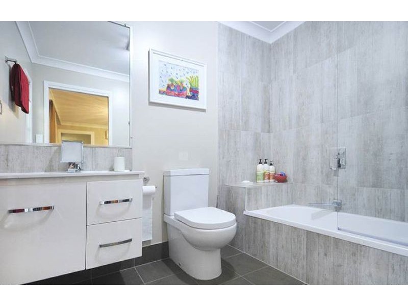 9 Newmarket Street, Newtown QLD 4350