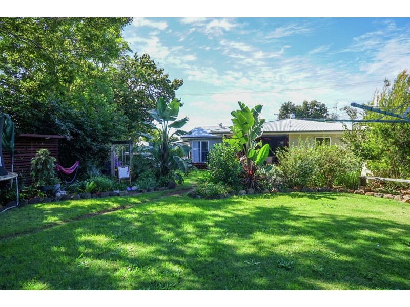 9 Newmarket Street, Newtown QLD 4350