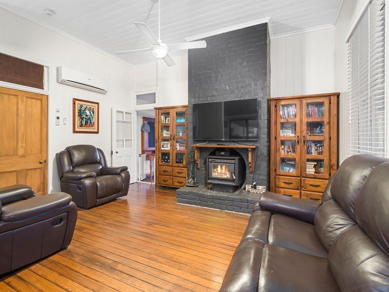 6 Clairmont Street, Newtown QLD 4350