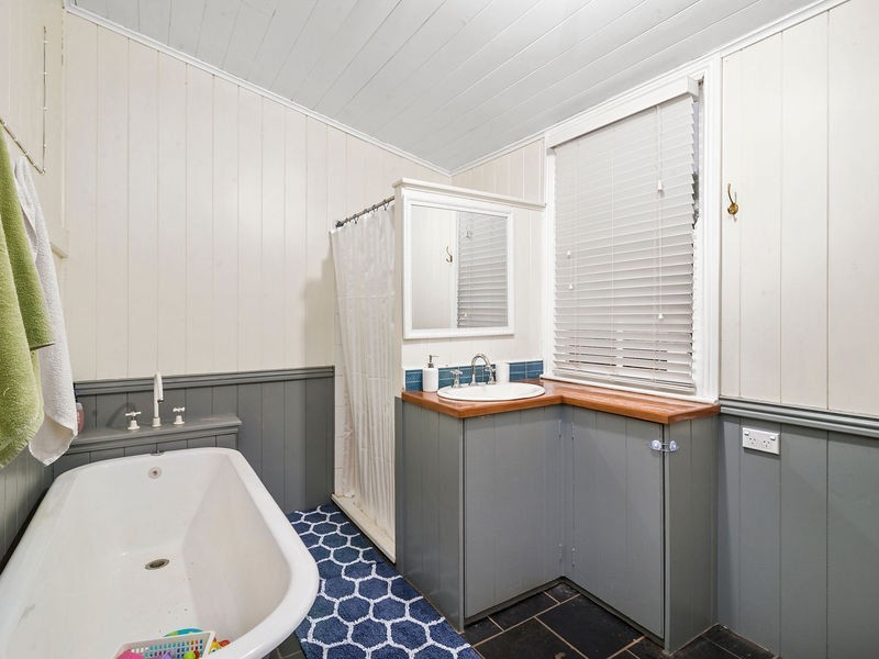 6 Clairmont Street, Newtown QLD 4350