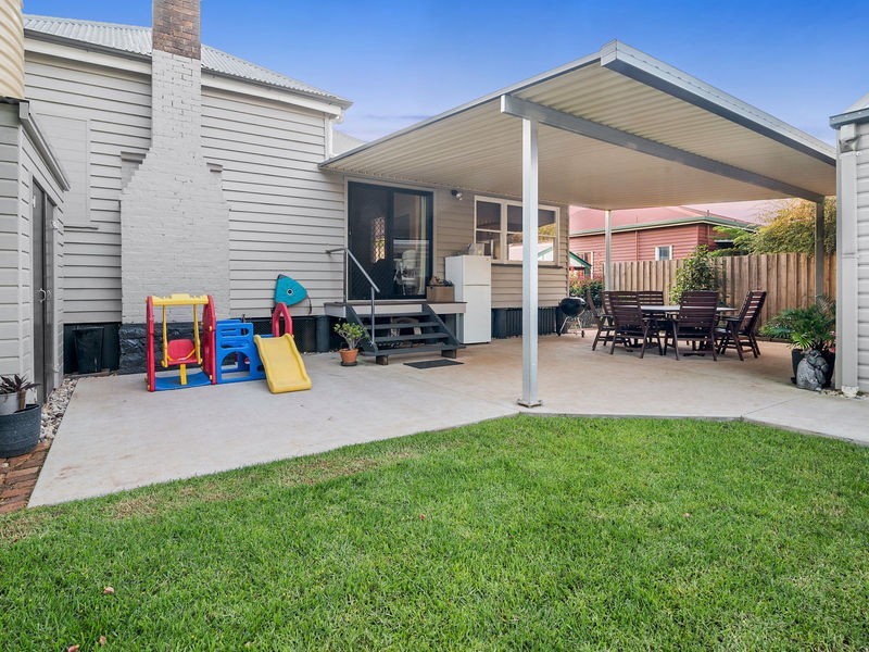 6 Clairmont Street, Newtown QLD 4350