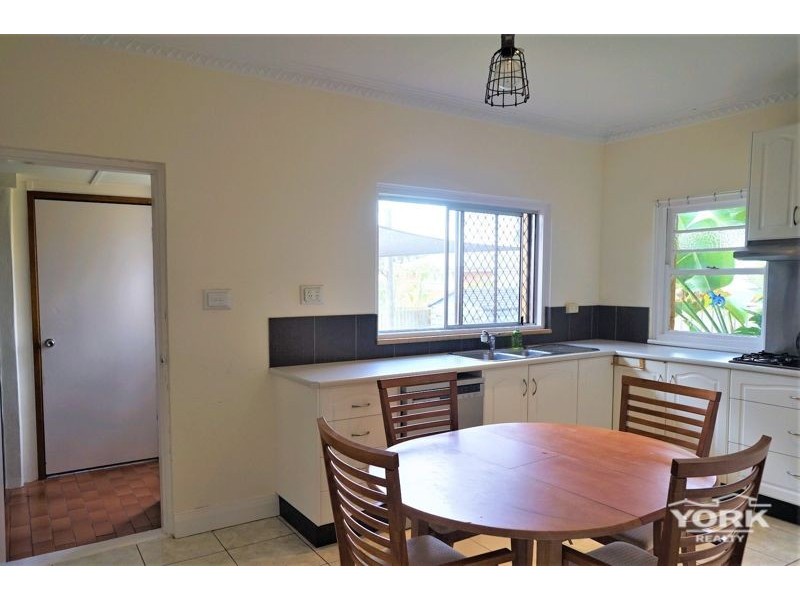 11 Avondale Street, Newtown QLD 4350