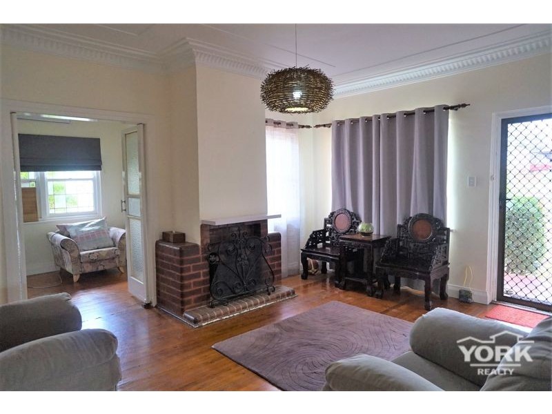11 Avondale Street, Newtown QLD 4350