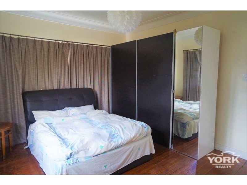 11 Avondale Street, Newtown QLD 4350
