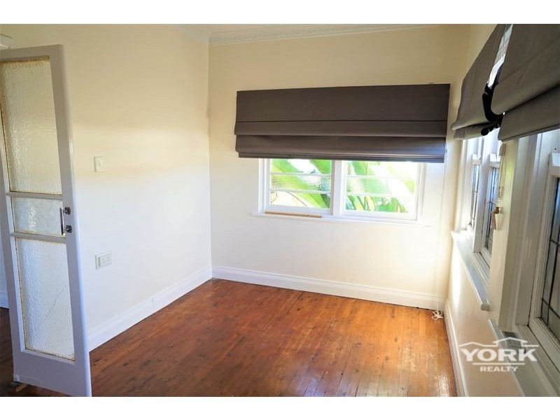 11 Avondale Street, Newtown QLD 4350