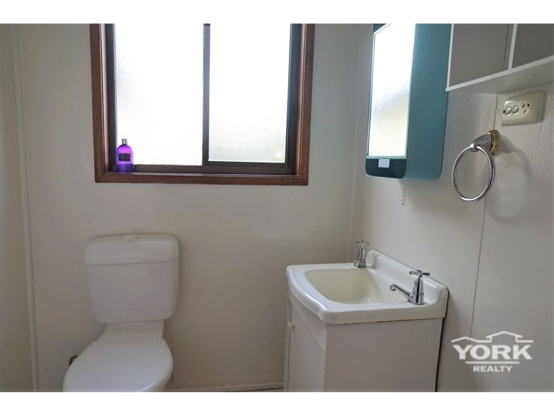 11 Avondale Street, Newtown QLD 4350