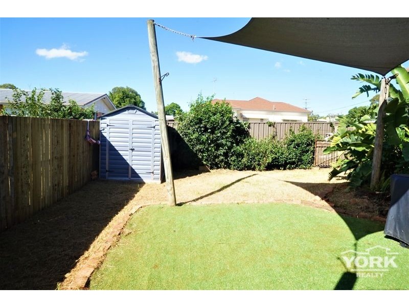11 Avondale Street, Newtown QLD 4350