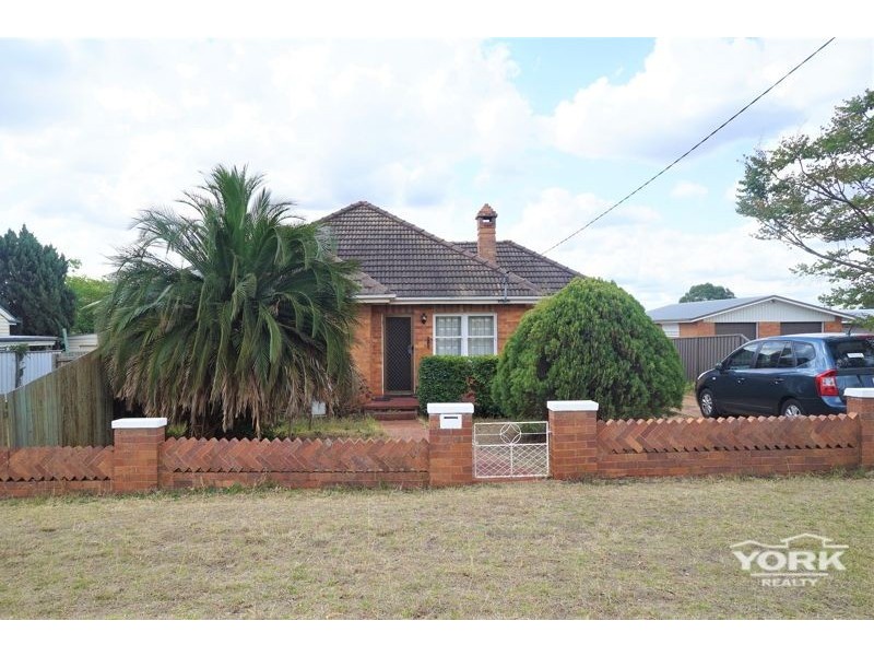 11 Avondale Street, Newtown QLD 4350