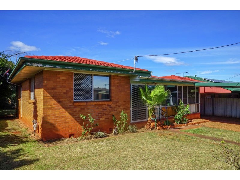 4 Englart Street, Wilsonton QLD 4350
