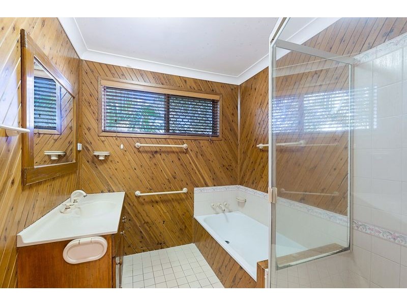 6 Clive Crescent, Withcott QLD 4352
