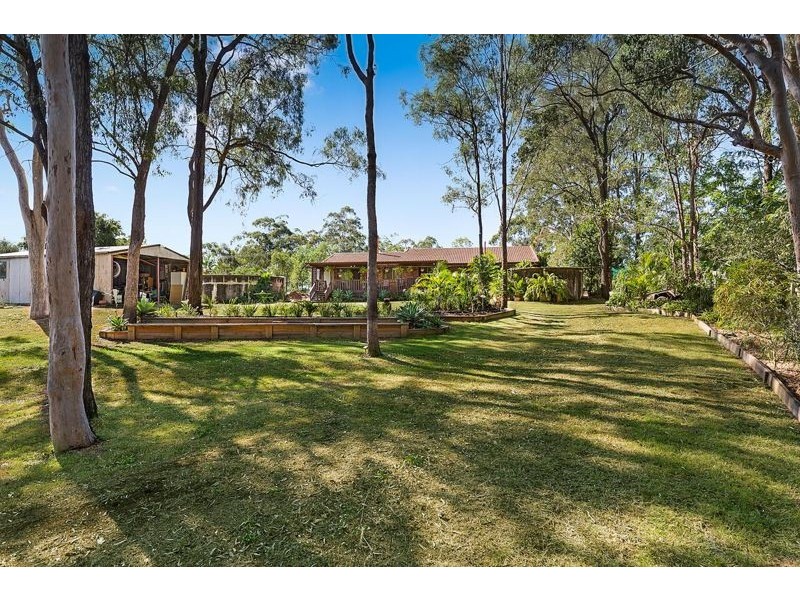 6 Clive Crescent, Withcott QLD 4352