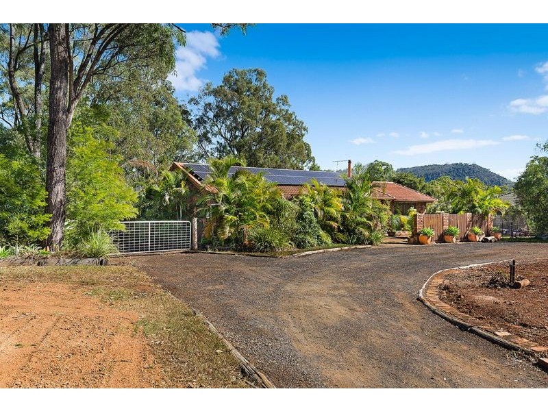 6 Clive Crescent, Withcott QLD 4352