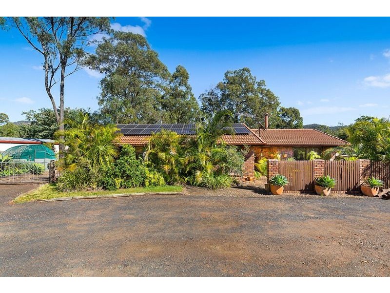 6 Clive Crescent, Withcott QLD 4352
