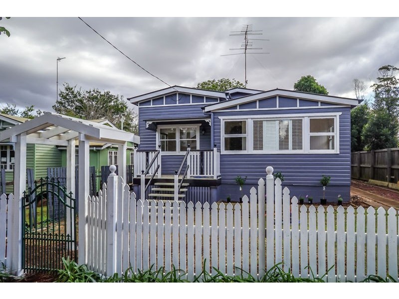 61 Mary Street, Mount Lofty QLD 4350