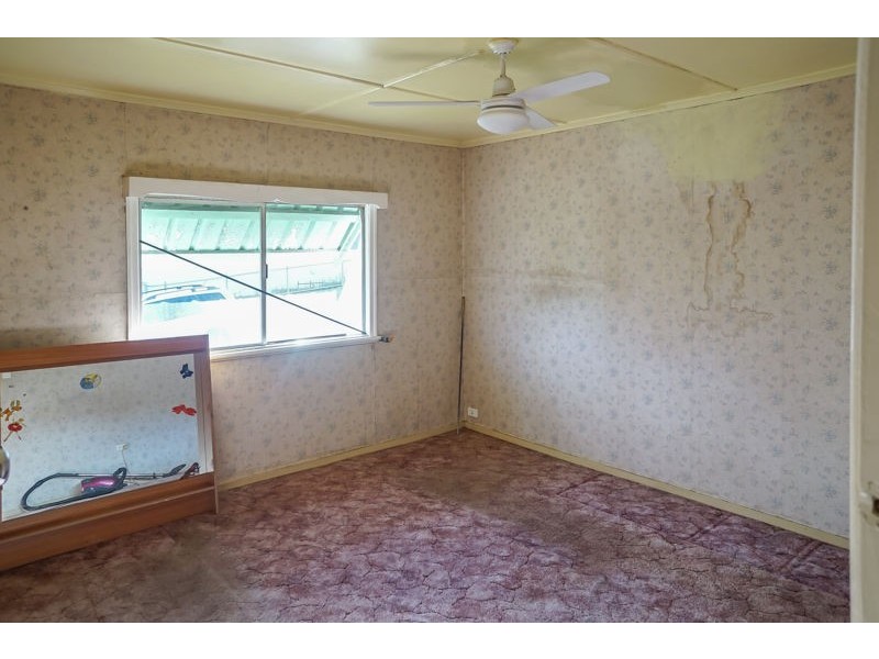 18 Esther Street, Mount Lofty QLD 4350