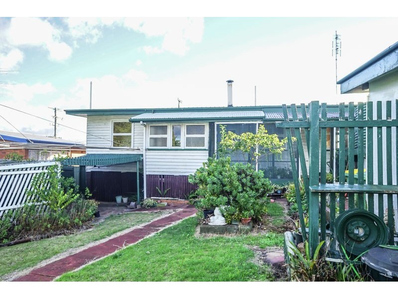 18 Esther Street, Mount Lofty QLD 4350