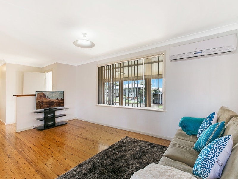 18 Loch Street, Centenary Heights QLD 4350