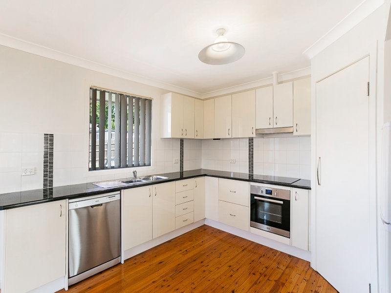 18 Loch Street, Centenary Heights QLD 4350