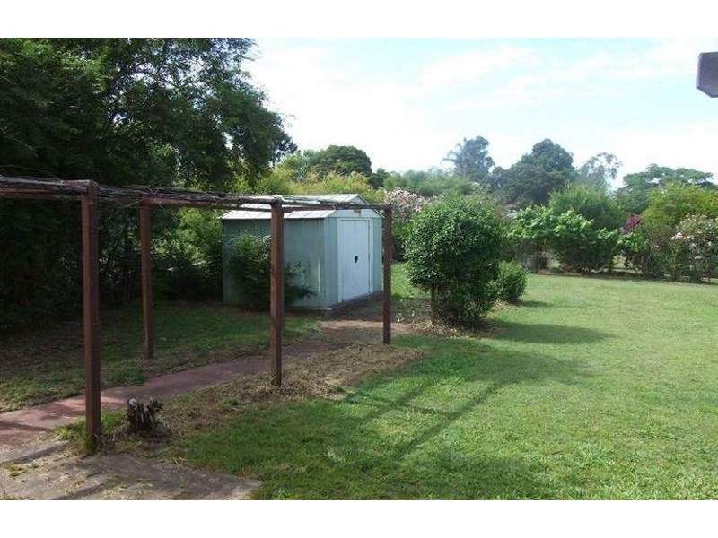 37 South Street, Crows Nest QLD 4355