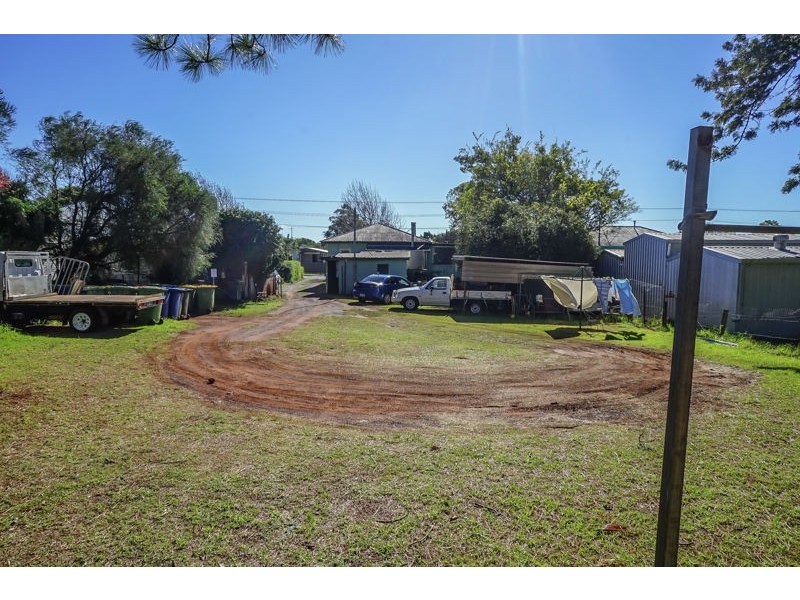316 South Street, Harristown QLD 4350