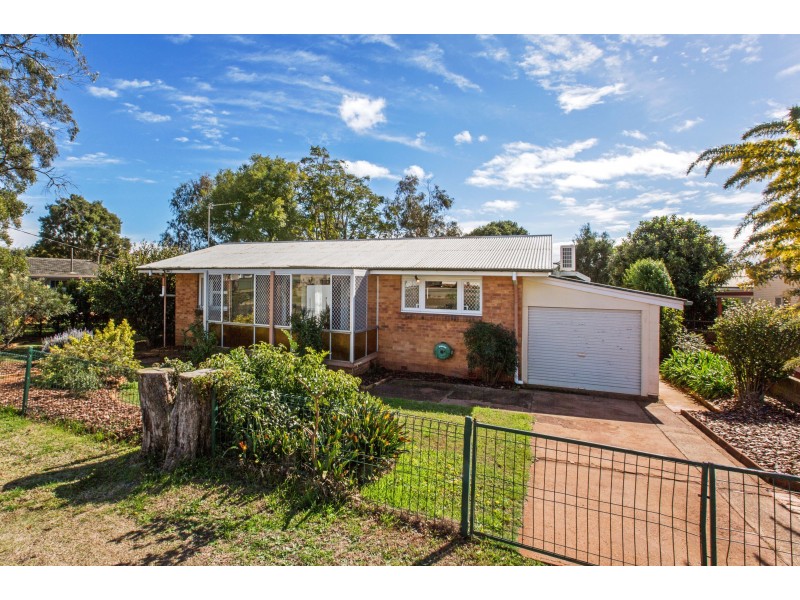 3 Hanlon Street, Newtown QLD 4350