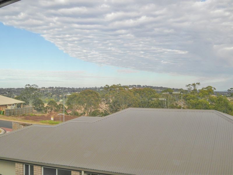 9 McShane Drive, Mount Kynoch QLD 4350