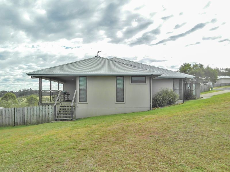 9 McShane Drive, Mount Kynoch QLD 4350
