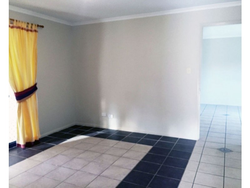 11 Langton Crescent, Oakey QLD 4401