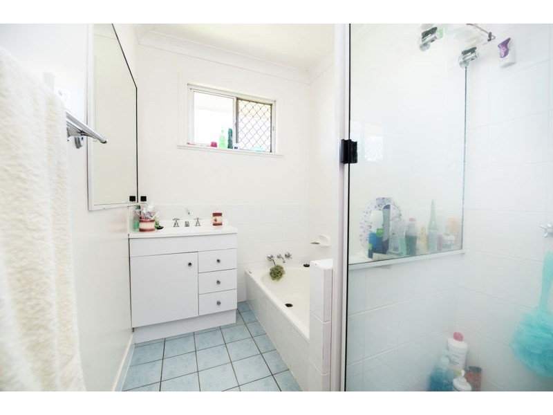 12 Berghofer Street, Rockville QLD 4350