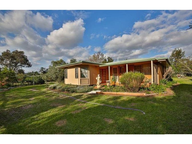 6 Murton Street, Nobby QLD 4360