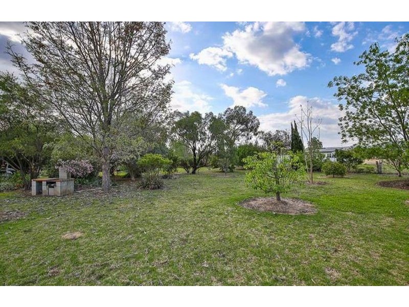 6 Murton Street, Nobby QLD 4360