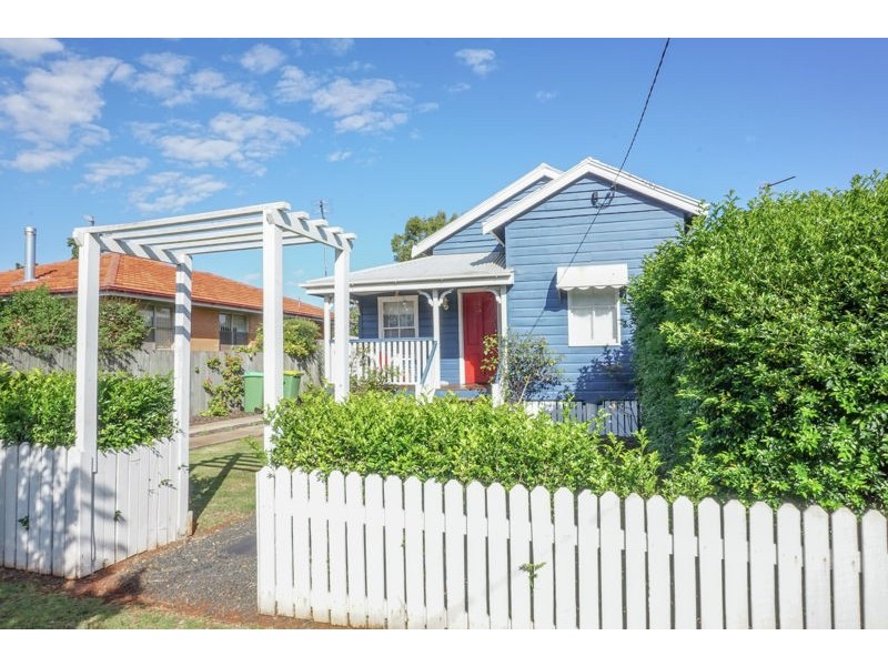 5a Bernard Street, Newtown QLD 4350