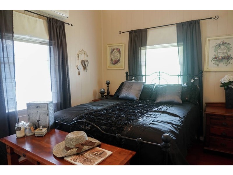 5a Bernard Street, Newtown QLD 4350