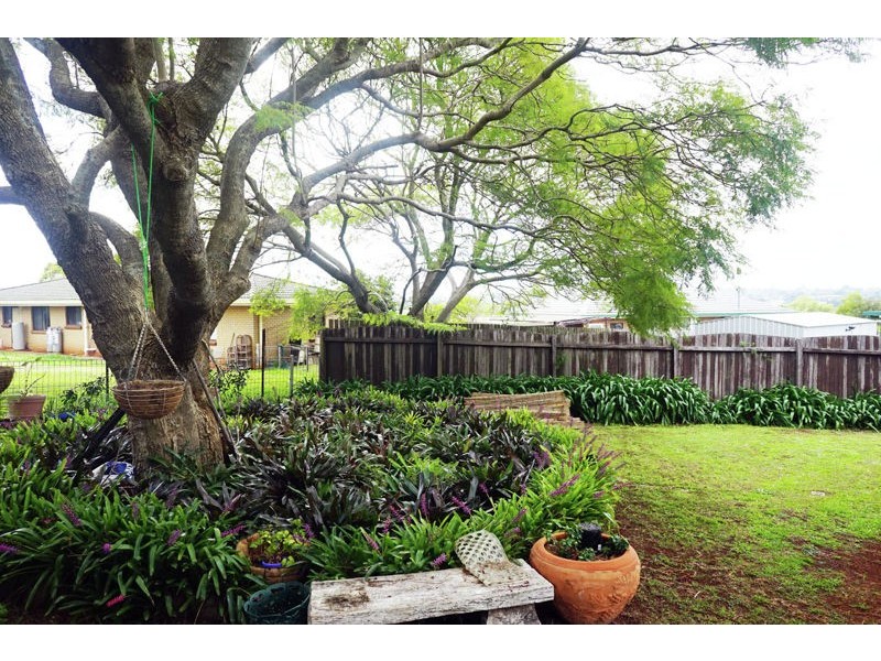 2/9 Lovejoy Court, Kearneys Spring QLD 4350