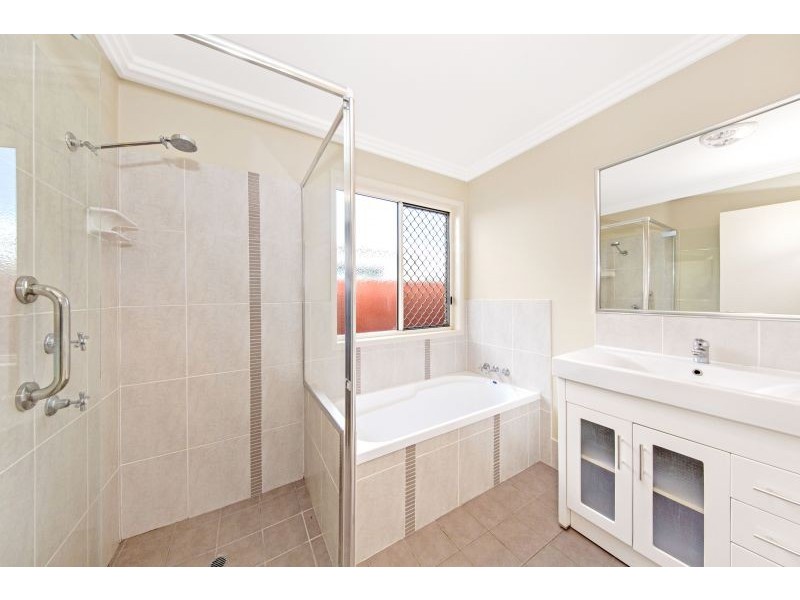 Unit 4/10 Lendrum St, Newtown QLD 4350