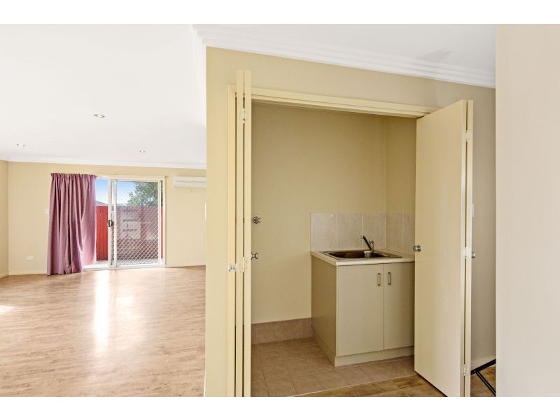 Unit 4/10 Lendrum St, Newtown QLD 4350