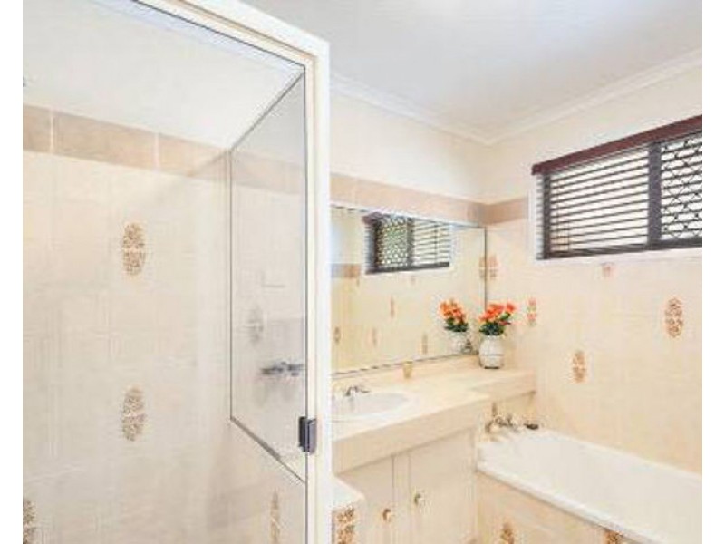 30 Lotus Crescent, Centenary Heights QLD 4350