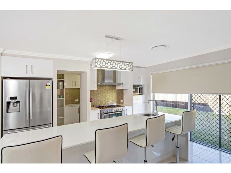 226 Spring Street, Middle Ridge QLD 4350