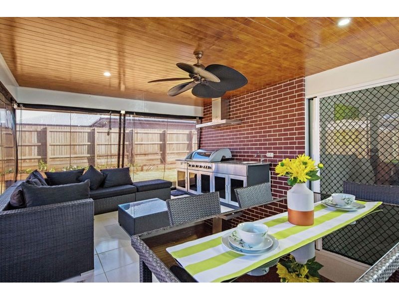 226 Spring Street, Middle Ridge QLD 4350