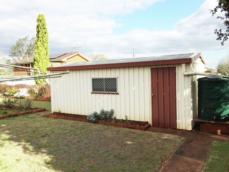 8 Chinchilla Court, Wilsonton Heights QLD 4350