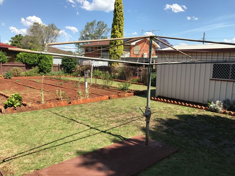 8 Chinchilla Court, Wilsonton Heights QLD 4350