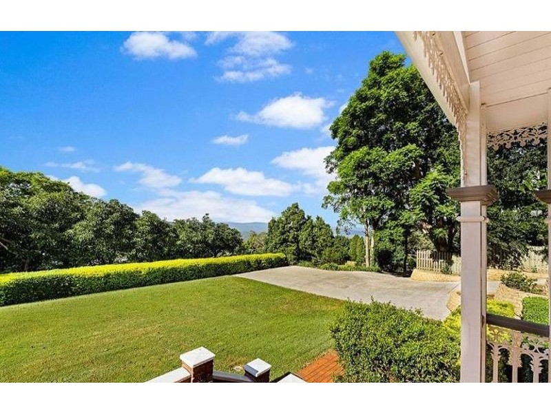 3a Macqueen Street, Mount Lofty QLD 4350