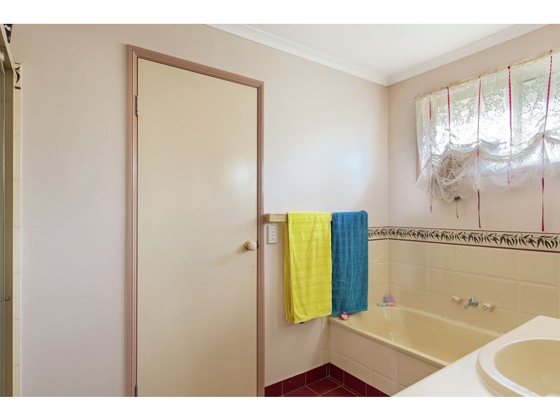 18 Batch Court, Harristown QLD 4350