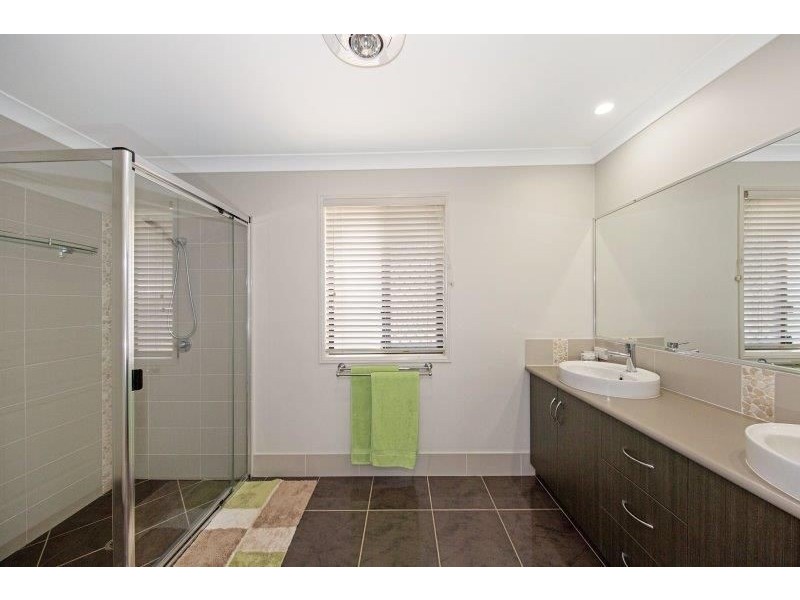 13 Oliver St, Highfields QLD 4352