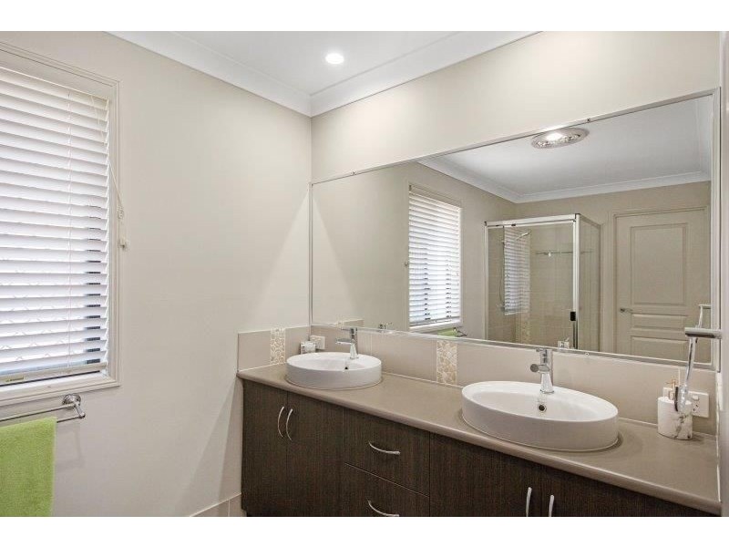 13 Oliver St, Highfields QLD 4352